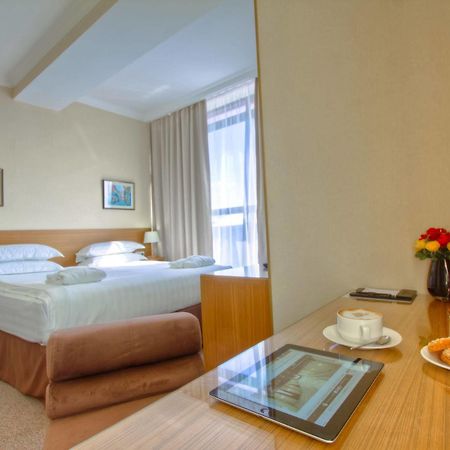 City Hotel Bishkek Ngoại thất bức ảnh