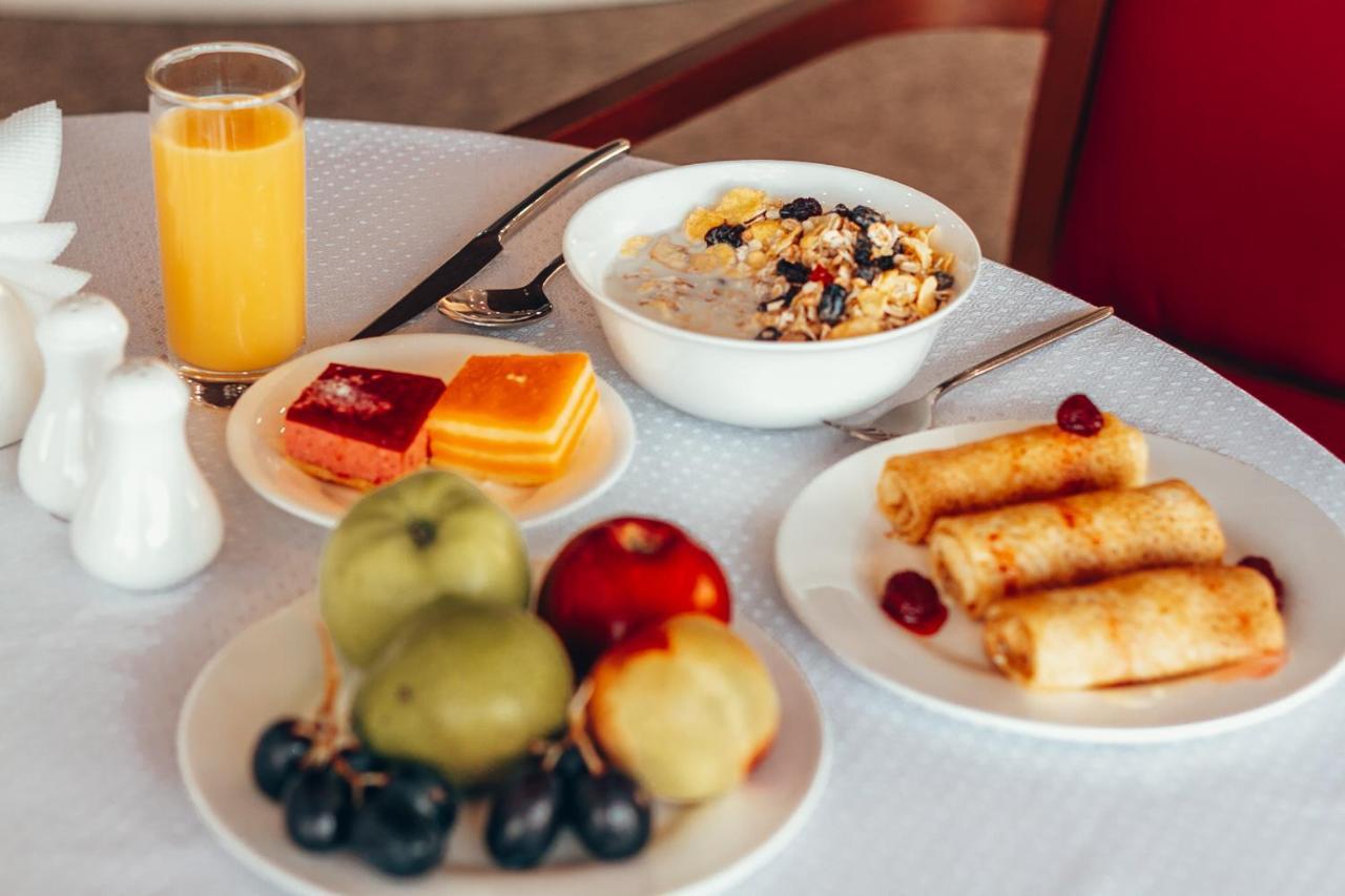 City Hotel Bishkek Ngoại thất bức ảnh