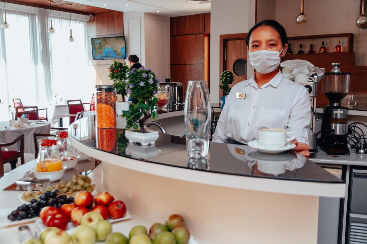 City Hotel Bishkek Ngoại thất bức ảnh