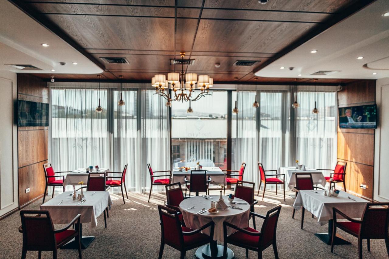 City Hotel Bishkek Ngoại thất bức ảnh
