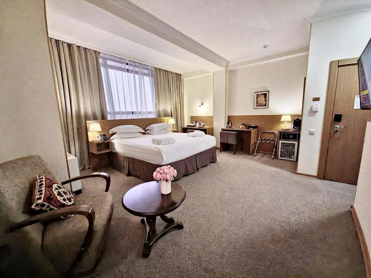 City Hotel Bishkek Ngoại thất bức ảnh