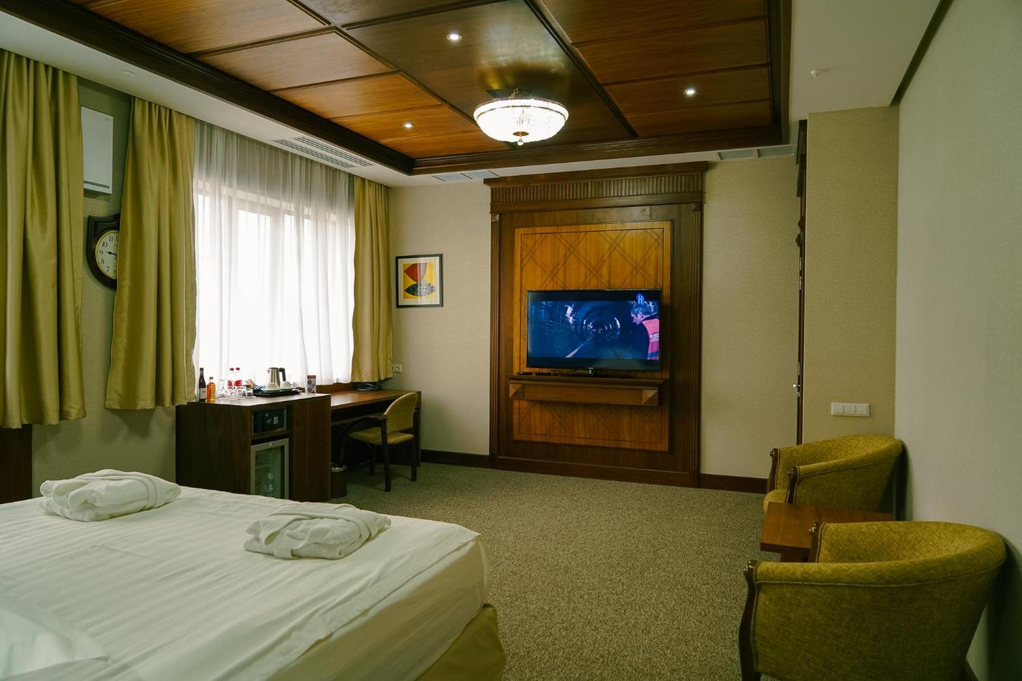 City Hotel Bishkek Ngoại thất bức ảnh