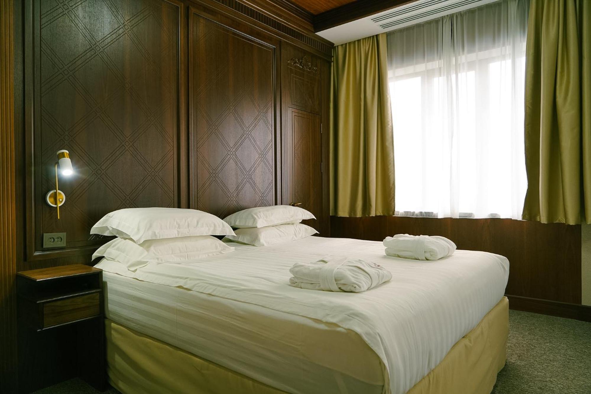 City Hotel Bishkek Ngoại thất bức ảnh