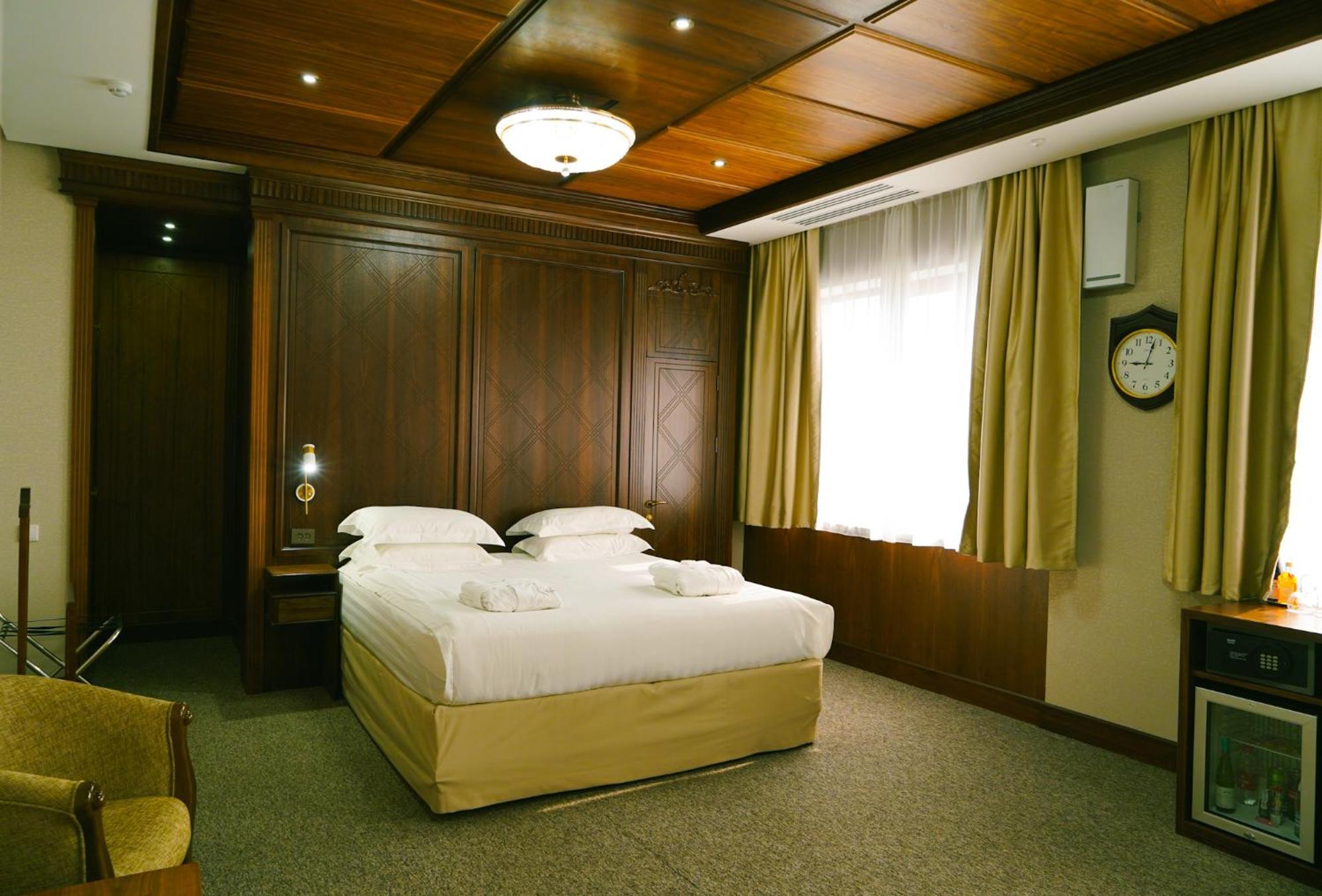 City Hotel Bishkek Ngoại thất bức ảnh