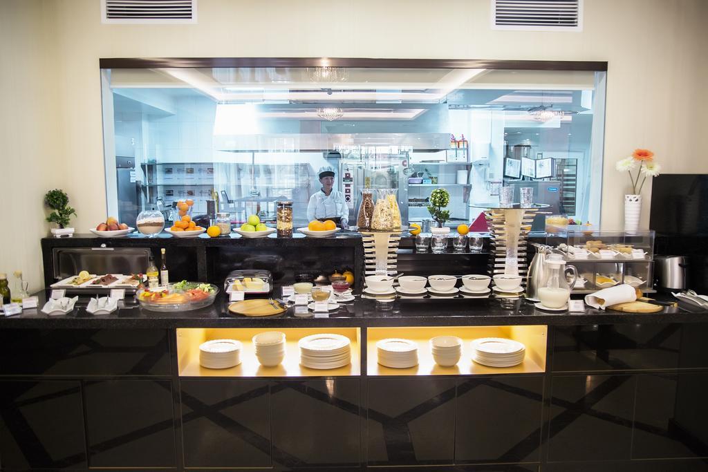 City Hotel Bishkek Ngoại thất bức ảnh