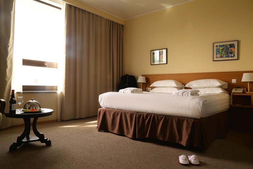 City Hotel Bishkek Ngoại thất bức ảnh