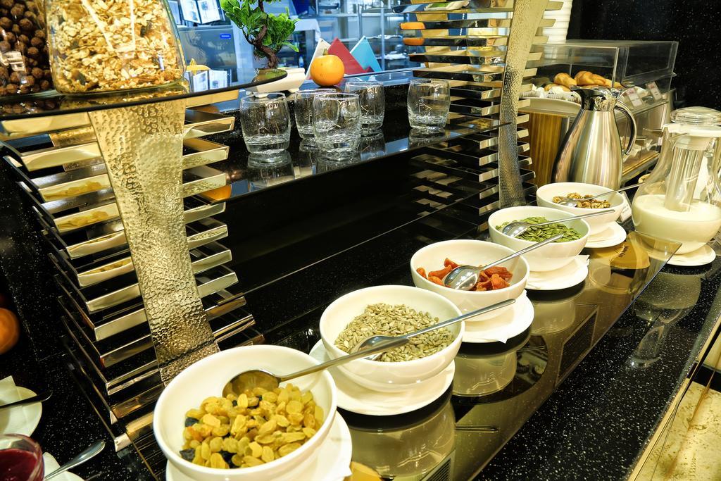 City Hotel Bishkek Ngoại thất bức ảnh