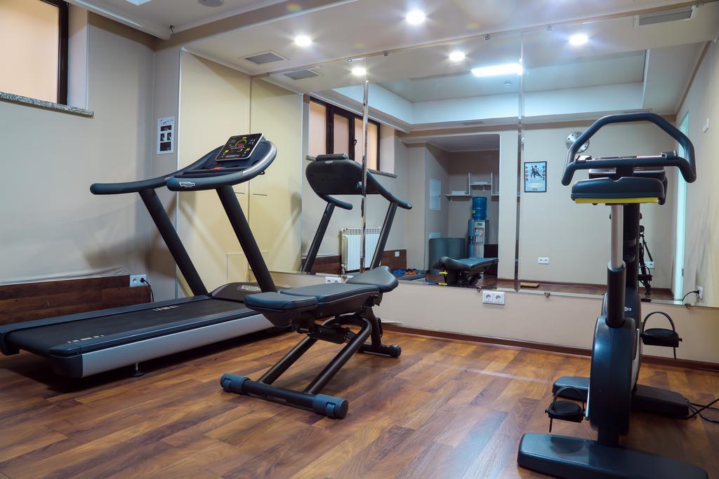 City Hotel Bishkek Ngoại thất bức ảnh
