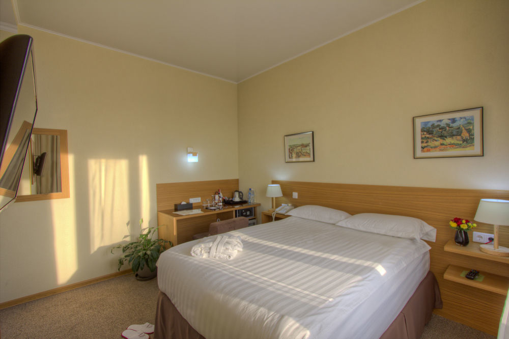 City Hotel Bishkek Ngoại thất bức ảnh