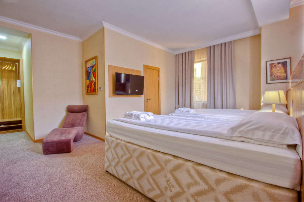 City Hotel Bishkek Ngoại thất bức ảnh