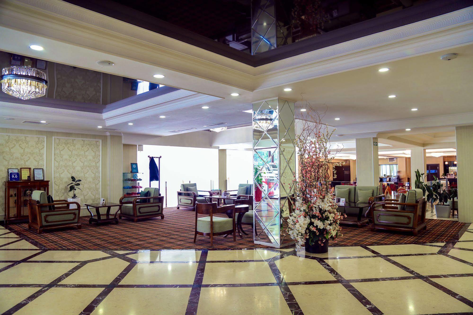 City Hotel Bishkek Ngoại thất bức ảnh