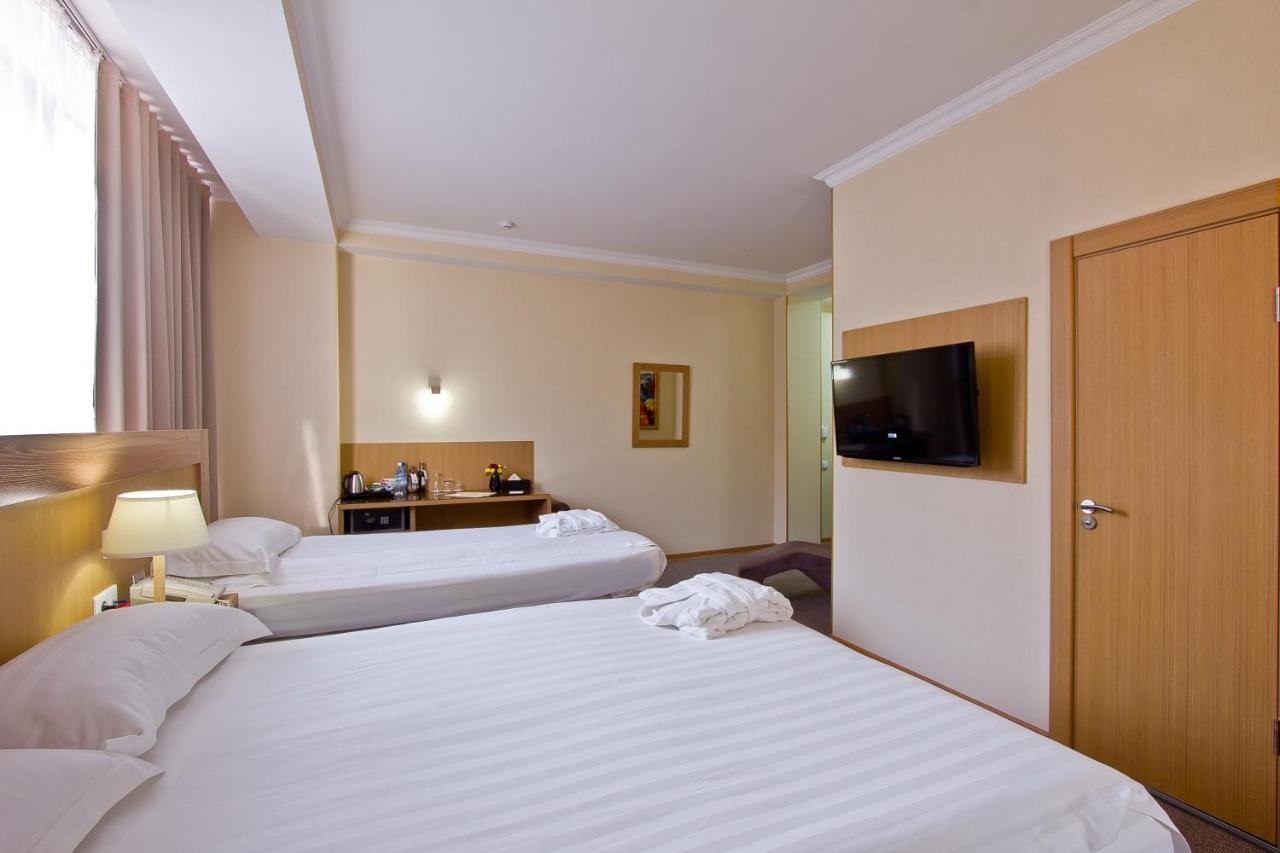City Hotel Bishkek Ngoại thất bức ảnh